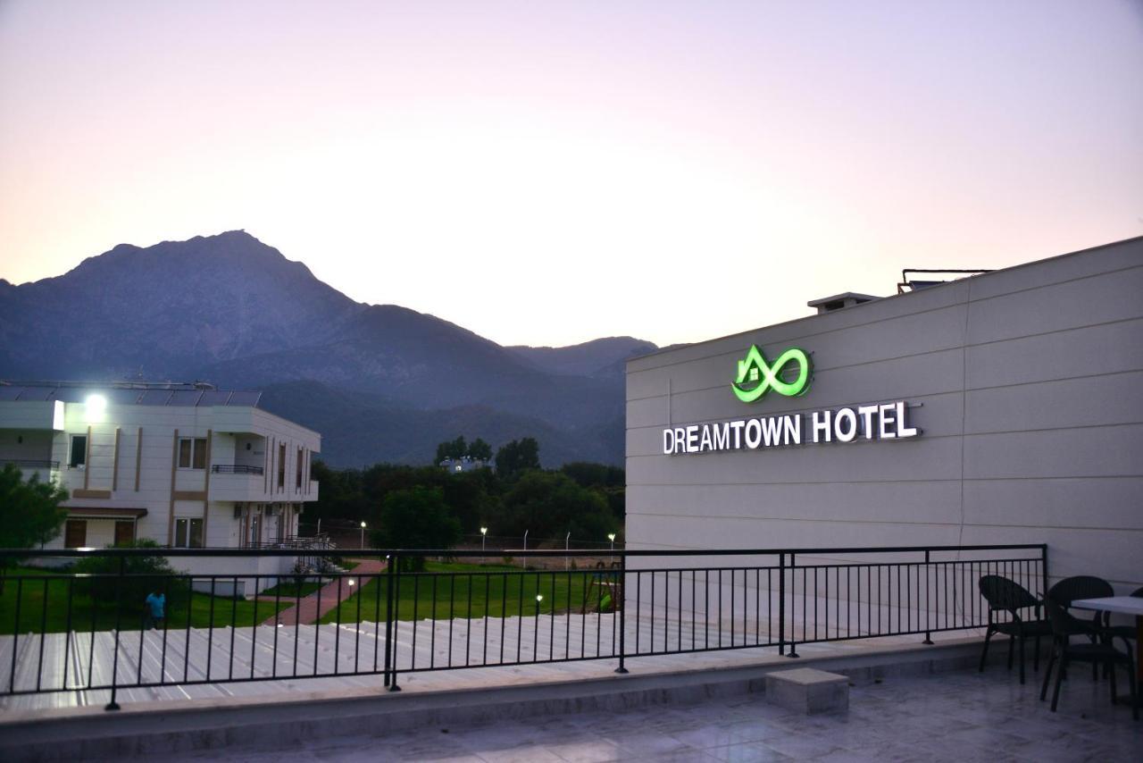 Dream Town Hotel&Restaurant เกเมร์ ภายนอก รูปภาพ