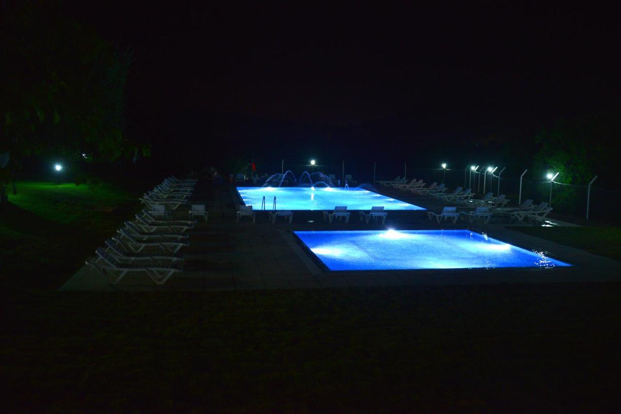 Dream Town Hotel&Restaurant เกเมร์ ภายนอก รูปภาพ