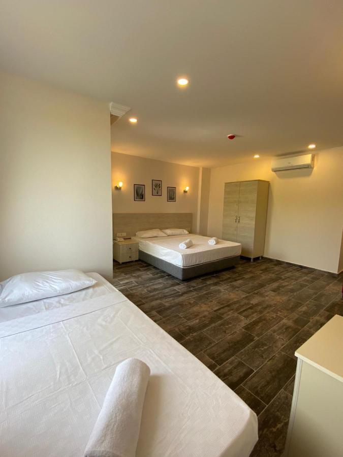 Dream Town Hotel&Restaurant เกเมร์ ภายนอก รูปภาพ