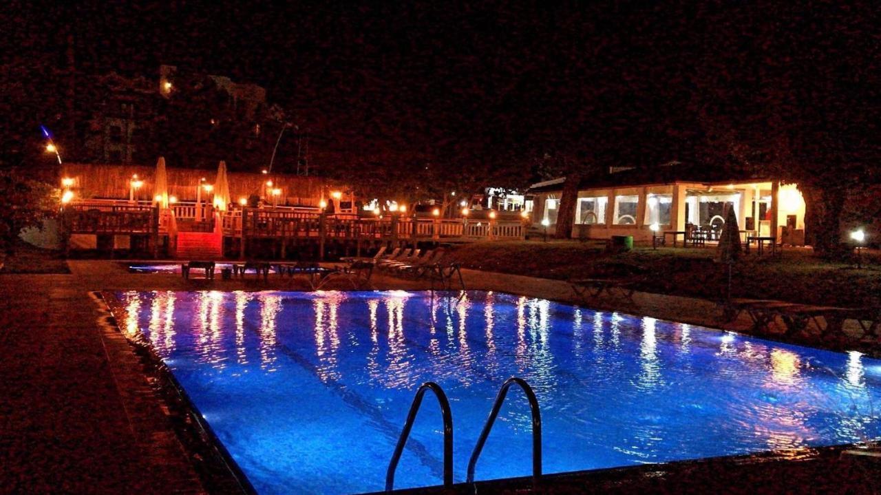 Dream Town Hotel&Restaurant เกเมร์ ภายนอก รูปภาพ