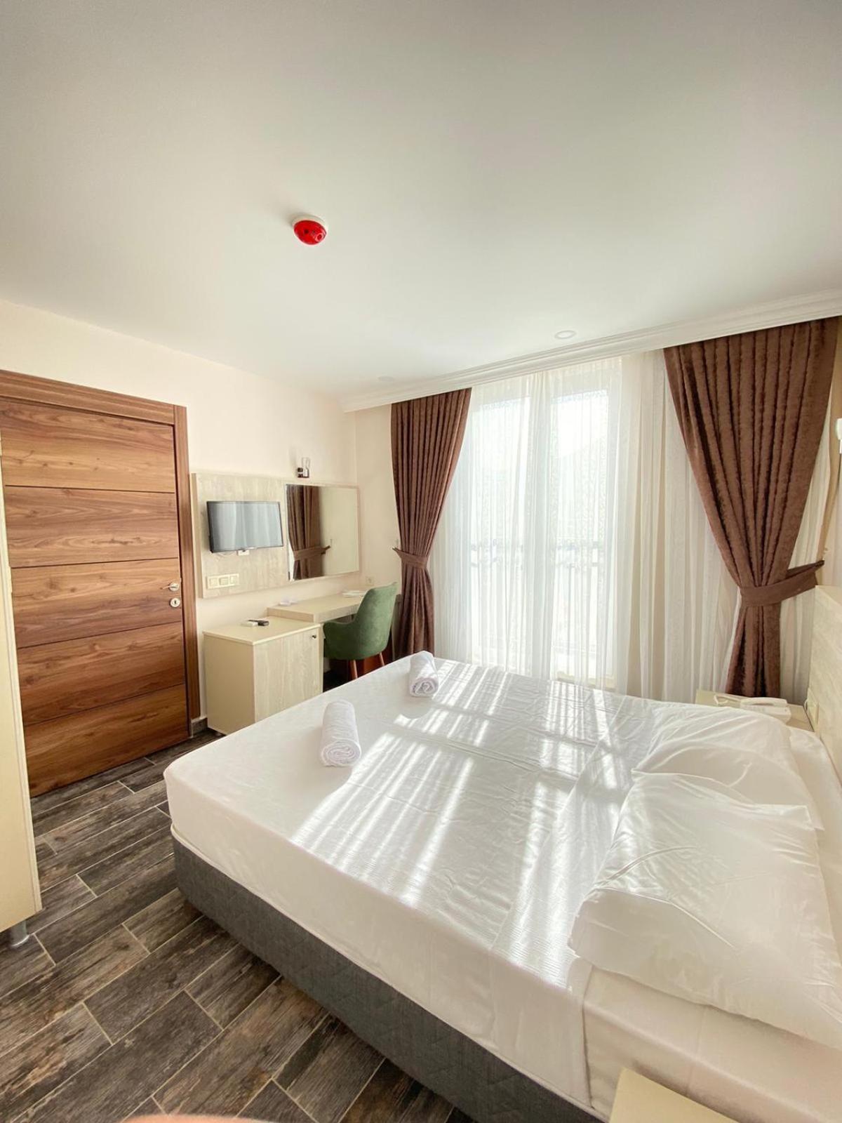 Dream Town Hotel&Restaurant เกเมร์ ภายนอก รูปภาพ